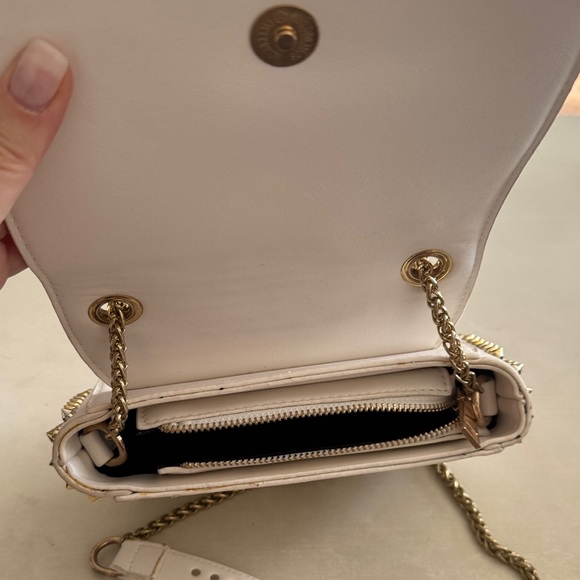 Studded White Floral Embroidered crossbody Bag - Picture 3 of 3